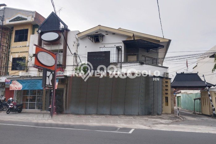 Komersial Dijual di Laweyan Solo dengan LB 300m2 Komersial Dijual di Laweyan Solo dengan LB 300m2