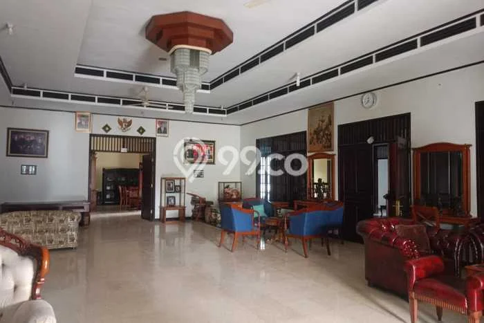 Lokasi terbaik! Rumah siap pakai dikontrakkan di Colomadu LB 400m2 Lokasi terbaik! Rumah siap pakai dikontrakkan di Colomadu LB 400m2