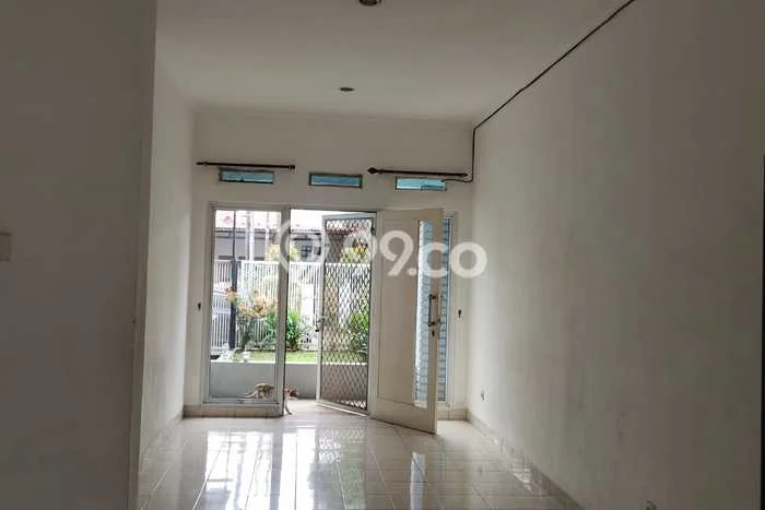 Lokasi strategis! Rumah siap huni dikontrakkan di Cinere LB 120m2 Lokasi strategis! Rumah siap huni dikontrakkan di Cinere LB 120m2