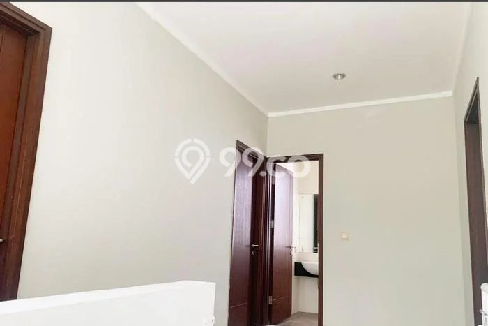 Jarang Ada! Rumah Sewa 5 Kamar Nyaman Siap Huni Modernland Jarang Ada! Rumah Sewa 5 Kamar Nyaman Siap Huni Modernland