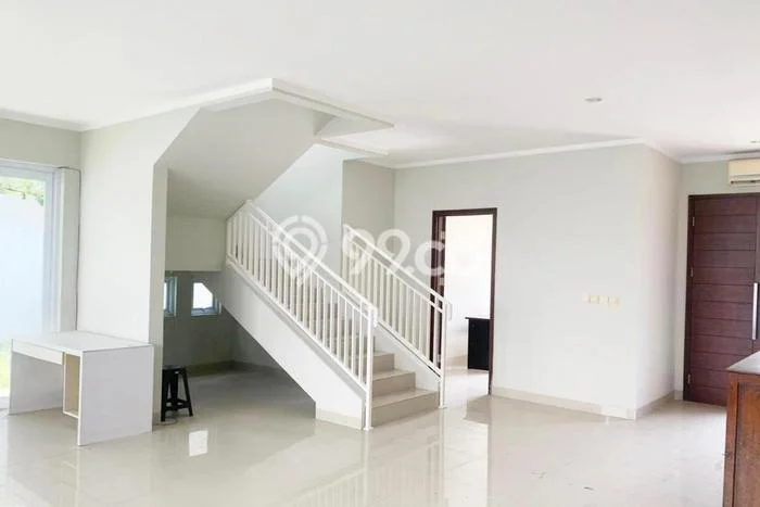 Jarang Ada! Rumah Sewa 5 Kamar Nyaman Siap Huni Modernland Jarang Ada! Rumah Sewa 5 Kamar Nyaman Siap Huni Modernland