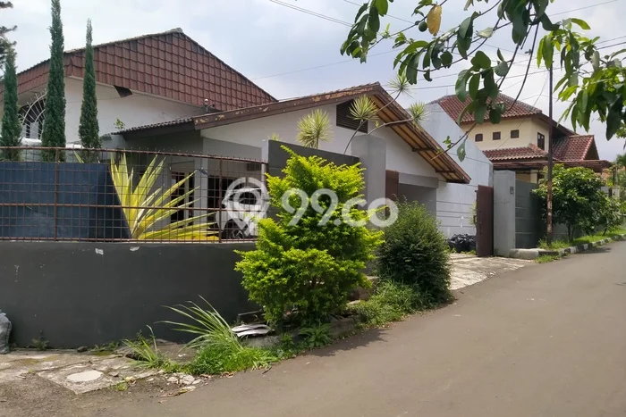Hunian Elit LB 500m2 Siap Pakai Desain Elegan di Sarijadi, Bandung Hunian Elit LB 500m2 Siap Pakai Desain Elegan di Sarijadi, Bandung