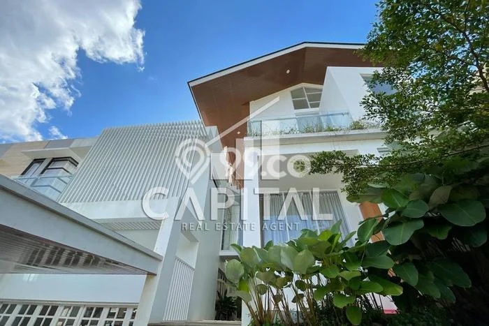 Dijual Rumah Mewah Elegan Dengan View Cantik di Dago Pakar, Bandung Dijual Rumah Mewah Elegan Dengan View Cantik di Dago Pakar, Bandung