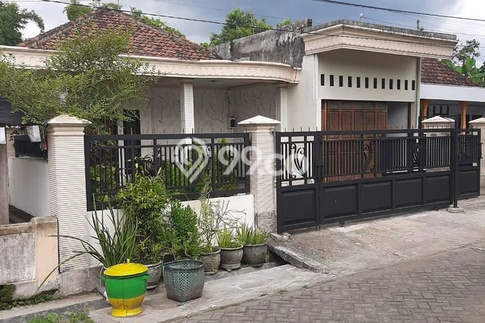 Dijual Rumah 4 Kamar Lokasi Ideal Bagus dan Strategis di Jombang Dijual Rumah 4 Kamar Lokasi Ideal Bagus dan Strategis di Jombang