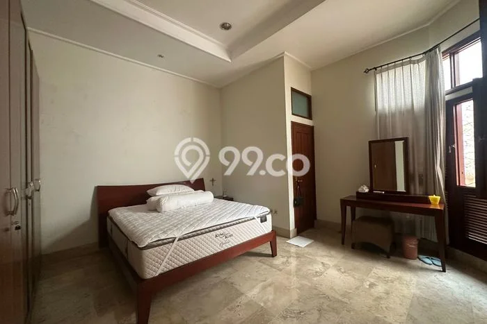 Disewakan Rumah Nyaman di Senopati LT 335m2 / LB 350m2 Siap Huni Disewakan Rumah Nyaman di Senopati LT 335m2 / LB 350m2 Siap Huni