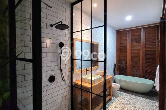 FOR SALE! Vila Kawasan Kuta Selatan, Luas 220m2m², Lokasi Strategis FOR SALE! Vila Kawasan Kuta Selatan, Luas 220m2m², Lokasi Strategis