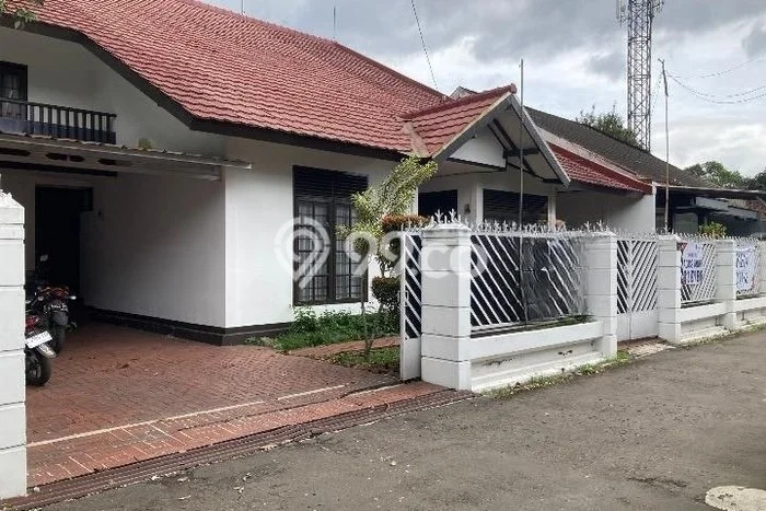 For Sale! Luxury House LT 779m2 Desain Elegan di Bandung Kota For Sale! Luxury House LT 779m2 Desain Elegan di Bandung Kota