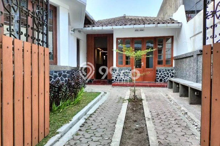Sewa Rumah Murah di Riau Bandung dengan 4 Kamar Tidur Sewa Rumah Murah di Riau Bandung dengan 4 Kamar Tidur