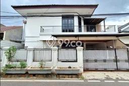 Ready to Use! Luxury House LT 180m2 Desain Modern di Rawamangun Ready to Use! Luxury House LT 180m2 Desain Modern di Rawamangun