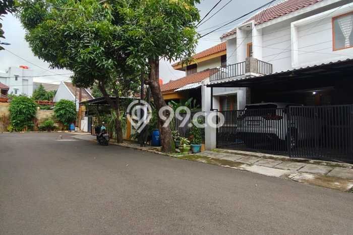 Siap Huni Rumah Mewah 5 Kamar di Duren Sawit Dekat ke Mana Saja Siap Huni Rumah Mewah 5 Kamar di Duren Sawit Dekat ke Mana Saja