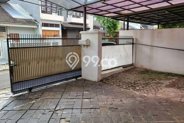 Disewakan! Rumah 3 Kamar Tidur &
2 Kamar Mandi di Joglo, Jakarta Barat Disewakan! Rumah 3 Kamar Tidur &
2 Kamar Mandi di Joglo, Jakarta Barat