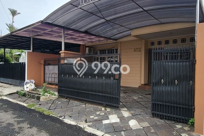 Disewakan! Rumah 3 Kamar Tidur &
2 Kamar Mandi di Joglo, Jakarta Barat Disewakan! Rumah 3 Kamar Tidur &
2 Kamar Mandi di Joglo, Jakarta Barat