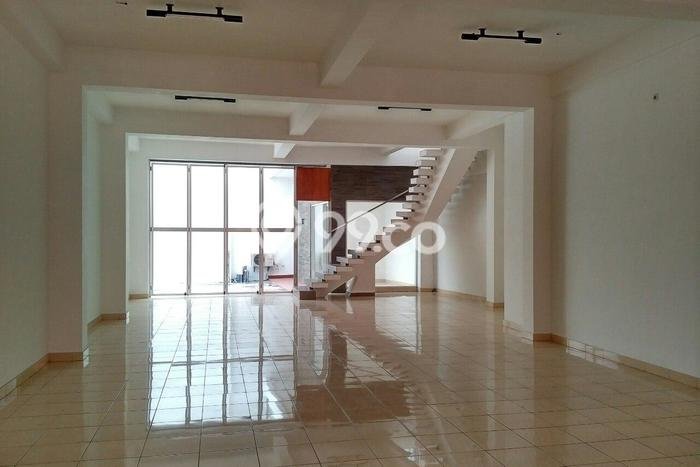 Ruko Disewa di Malang dengan LB 464m2 Area Komersial Ramai Ruko Disewa di Malang dengan LB 464m2 Area Komersial Ramai