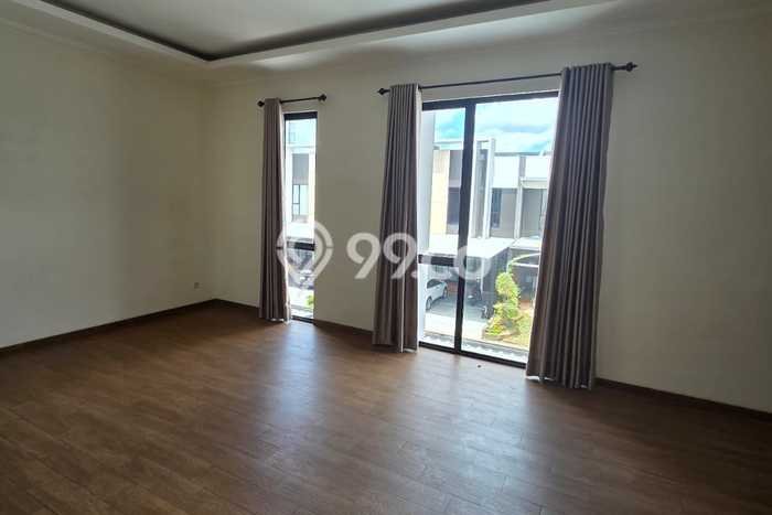 Rumah Mewah LB 233m2 Siap Pakai Desain Elegan di Suvarna Sutera, Tangerang Rumah Mewah LB 233m2 Siap Pakai Desain Elegan di Suvarna Sutera, Tangerang