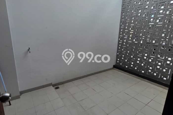 Rumah Mewah LB 233m2 Siap Pakai Desain Elegan di Suvarna Sutera, Tangerang Rumah Mewah LB 233m2 Siap Pakai Desain Elegan di Suvarna Sutera, Tangerang