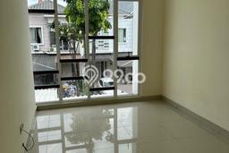 Disewakan! Rumah 4 Kamar Tidur &
3 Kamar Mandi di Green Lake City, Jakarta Barat Disewakan! Rumah 4 Kamar Tidur &
3 Kamar Mandi di Green Lake City, Jakarta Barat