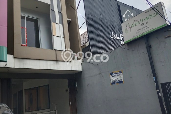 Ruko Disewa di Tangerang Selatan dengan LB 175m2 Area Komersial Ramai Ruko Disewa di Tangerang Selatan dengan LB 175m2 Area Komersial Ramai