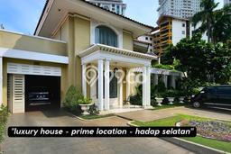 Jual Rumah Luas Elegan Dengan View Eksklusif di Permata Hijau, Jakarta Selatan Jual Rumah Luas Elegan Dengan View Eksklusif di Permata Hijau, Jakarta Selatan
