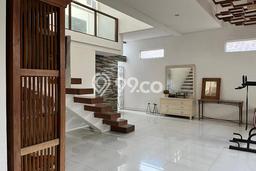 Rumah Mewah Siap Huni LT 276m2 di Cilandak, Jakarta Selatan Rumah Mewah Siap Huni LT 276m2 di Cilandak, Jakarta Selatan