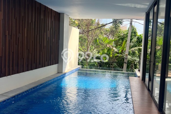 Hunian Minimalis dengan LT 135m2 & LB 410m2 Dikontrakkan di Canggu Hunian Minimalis dengan LT 135m2 & LB 410m2 Dikontrakkan di Canggu