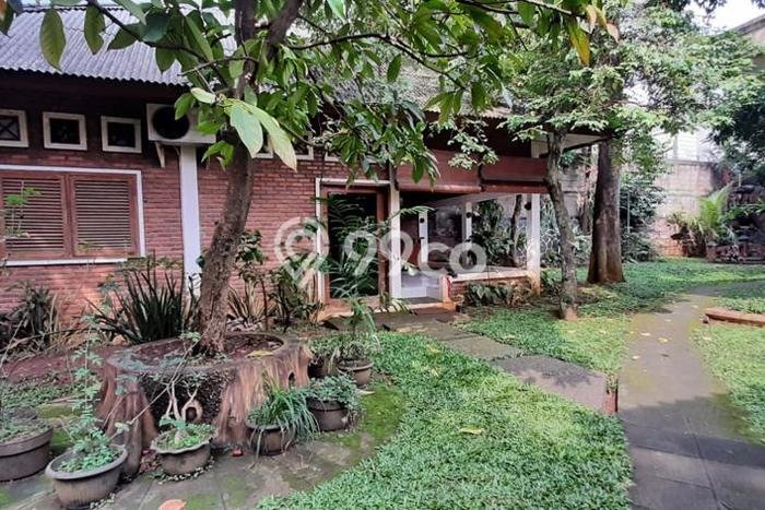 Jarang Ada! Tanah di Kebayoran Lama Punya Luas 1398m2 - Jarang Ada! Tanah di Kebayoran Lama Punya Luas 1398m2 -