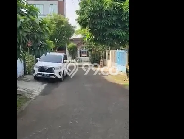 Rumah Eksklusif Dijual LT 200m2 di BSD, Tangerang Selatan Rumah Eksklusif Dijual LT 200m2 di BSD, Tangerang Selatan