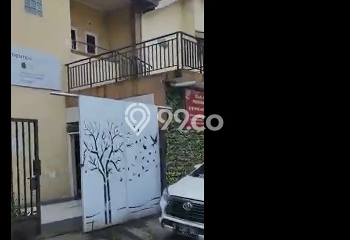 Rumah Eksklusif Dijual LT 200m2 di BSD, Tangerang Selatan Rumah Eksklusif Dijual LT 200m2 di BSD, Tangerang Selatan