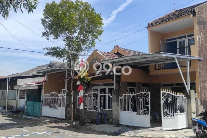 For Sale Rumah 5 Kamar Lokasi Strategis Bagus dan Strategis di Sidoarjo For Sale Rumah 5 Kamar Lokasi Strategis Bagus dan Strategis di Sidoarjo