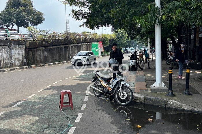 Ruko Komersial Disewakan di Tebet Jakarta Selatan Luas 272m2 Ruko Komersial Disewakan di Tebet Jakarta Selatan Luas 272m2