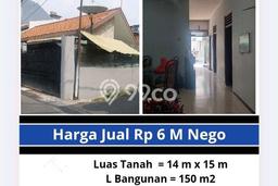 Ready to Use! Luxury House LT 210m2 Desain Modern di Petojo Ready to Use! Luxury House LT 210m2 Desain Modern di Petojo