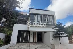 Ready to Use! Luxury House LT 167m2 Desain Modern di Jimbaran Ready to Use! Luxury House LT 167m2 Desain Modern di Jimbaran