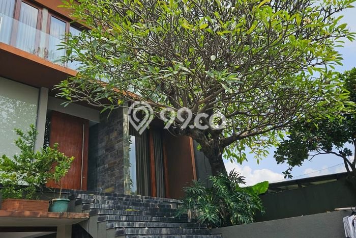 Rumah Elit Modern Siap Huni di Puri Indah Jakarta Barat Rumah Elit Modern Siap Huni di Puri Indah Jakarta Barat