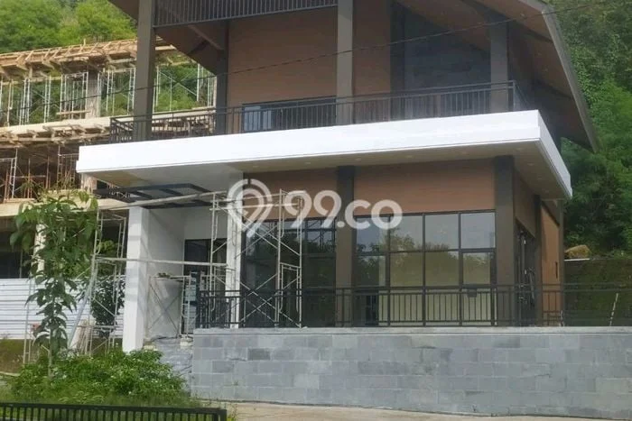 Ruko Lokasi Strategis Kawasan Labuan Bajo, Luas 300m², Disewakan Ruko Lokasi Strategis Kawasan Labuan Bajo, Luas 300m², Disewakan