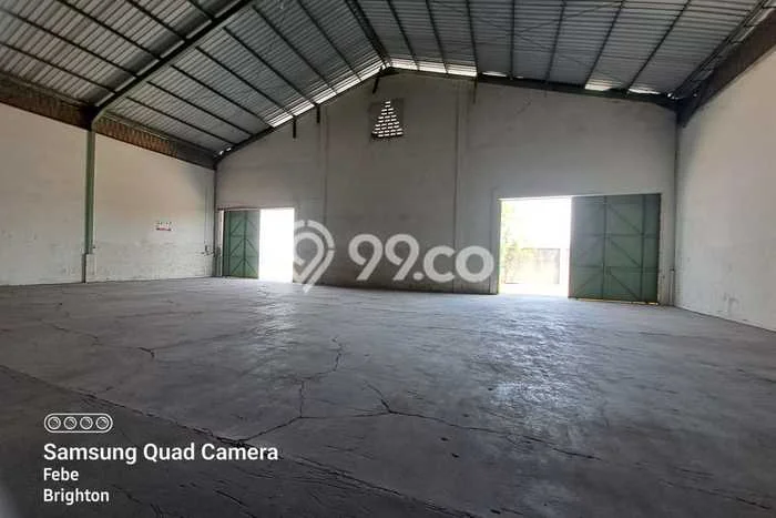 Unit Gudang disewakan di Pakisaji Malang dengan LT 5580m2 / LB 783m2 Unit Gudang disewakan di Pakisaji Malang dengan LT 5580m2 / LB 783m2