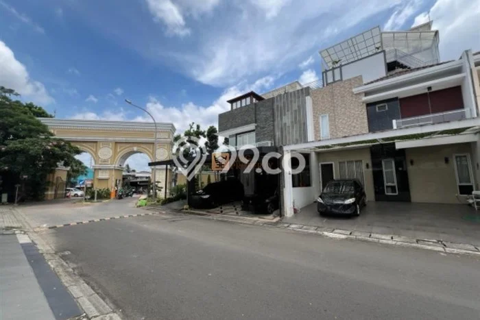 Jual Rumah Luas Megah Dengan View Cantik di Puri Mansion, Jakarta Barat Jual Rumah Luas Megah Dengan View Cantik di Puri Mansion, Jakarta Barat