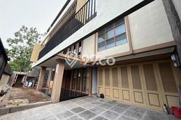 LIMITED OFFER! Rumah Berkualitas di Kebon Jeruk, LT 374m² LB 900m² LIMITED OFFER! Rumah Berkualitas di Kebon Jeruk, LT 374m² LB 900m²