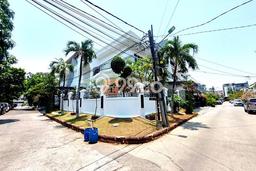 Rumah Nyaman bagi Keluarga di Muara Karang - LT 280m² Rumah Nyaman bagi Keluarga di Muara Karang - LT 280m²