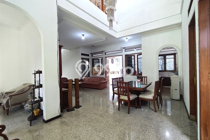 Hunian Mewah LB 350m2 Siap Pakai Desain Elegan di Meruya, Jakarta Barat Hunian Mewah LB 350m2 Siap Pakai Desain Elegan di Meruya, Jakarta Barat