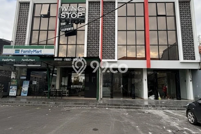 Disewakan Ruko di Kawasan Ramai Jatiwaringin Luas 186m2 Disewakan Ruko di Kawasan Ramai Jatiwaringin Luas 186m2