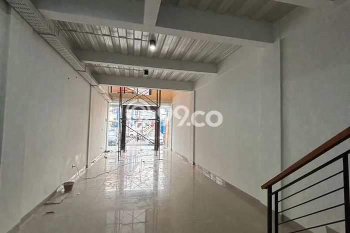 Disewakan Ruko di Kawasan Ramai Jatiwaringin Luas 186m2 Disewakan Ruko di Kawasan Ramai Jatiwaringin Luas 186m2