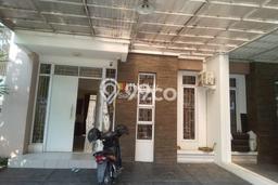 Disewakan! Rumah 3 Kamar Tidur &
3 Kamar Mandi di Green Lake City, Jakarta Barat Disewakan! Rumah 3 Kamar Tidur &
3 Kamar Mandi di Green Lake City, Jakarta Barat