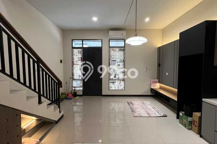 Rumah Modern 2 KT di Taman Kopo Indah Bandung Semi Furnished Rumah Modern 2 KT di Taman Kopo Indah Bandung Semi Furnished