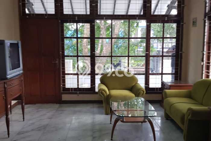 For Sale! Luxury House LT 289m2 Desain Elegan di Burangrang For Sale! Luxury House LT 289m2 Desain Elegan di Burangrang
