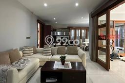Ready to Use! Premium House LT 360m2 Desain Modern di Cipete Ready to Use! Premium House LT 360m2 Desain Modern di Cipete
