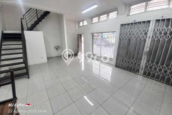 Ruko Dijual di Bandung LT 105m2 & LB 200m2 Lokasi Terbaik! Ruko Dijual di Bandung LT 105m2 & LB 200m2 Lokasi Terbaik!
