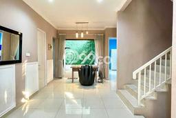 Ready to Use! Premium House LT 135m2 Desain Elegan di Graha Raya Ready to Use! Premium House LT 135m2 Desain Elegan di Graha Raya