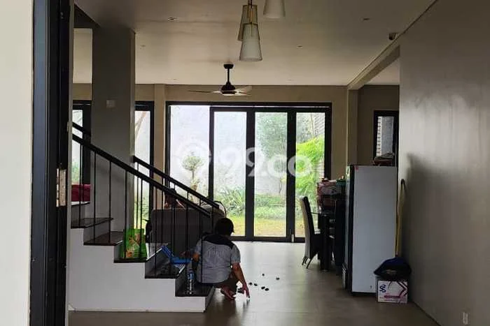 Rumah Elit Modern Tanpa Renovasi di Kav DKI Jakarta Barat Rumah Elit Modern Tanpa Renovasi di Kav DKI Jakarta Barat