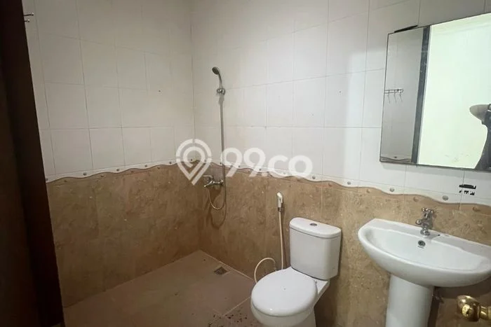 Rumah Elit Modern Tanpa Renovasi di Meruya Jakarta Barat Rumah Elit Modern Tanpa Renovasi di Meruya Jakarta Barat