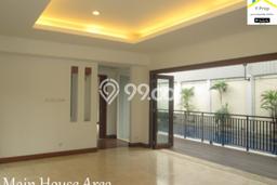 Rumah Kondisi Baik Disewakan di Kemang, Jakarta Selatan LT 411m2, LB 538m2 Rumah Kondisi Baik Disewakan di Kemang, Jakarta Selatan LT 411m2, LB 538m2