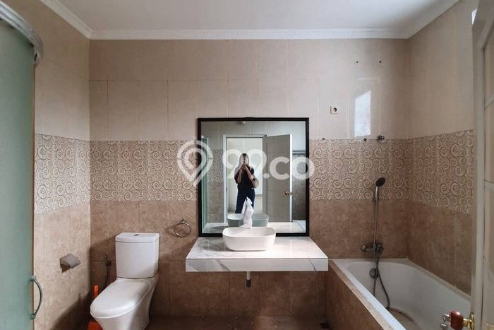 For Sale! Luxury House LT 504m2 Desain Elegan di Citra Grand For Sale! Luxury House LT 504m2 Desain Elegan di Citra Grand